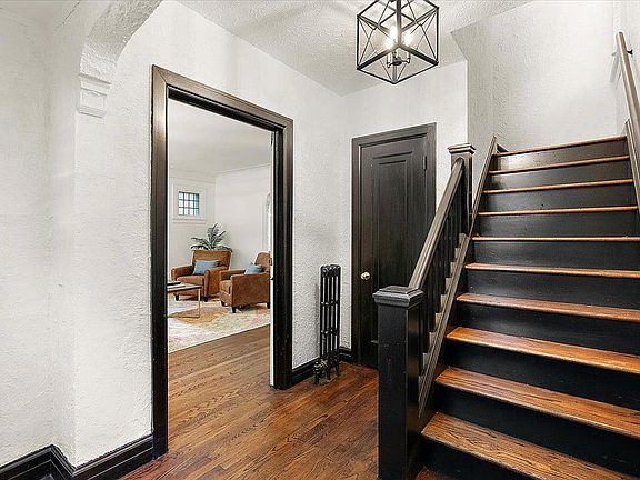4th image of 873-875 Beaconsfield Ave