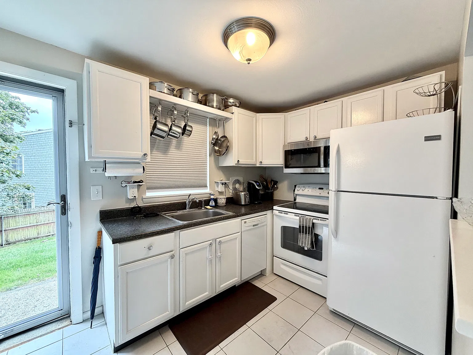 2 bed, 1.5 bath, 876 sqft, $2,200 — Photo 4