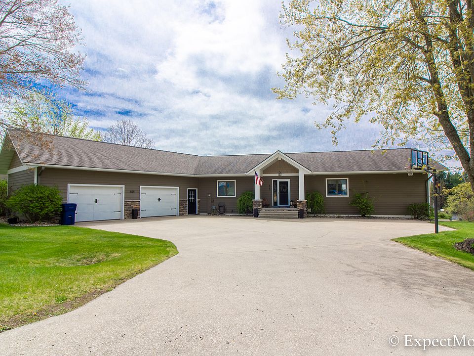 1st image of 825 Arbutus Dr