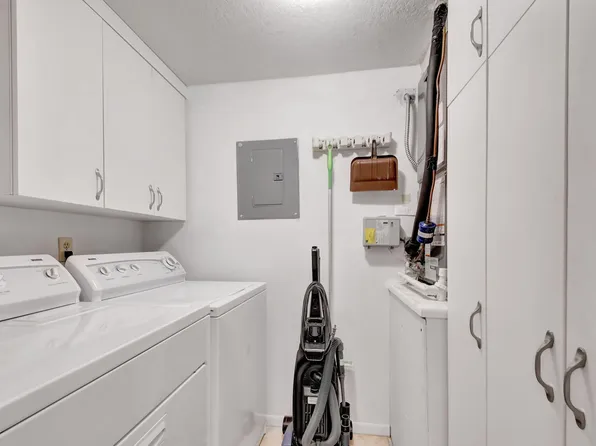 302 Pine Ridge Circle #B-2, Greenacres, FL 33463