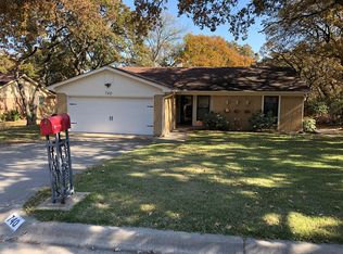 740 Timberoaks Dr, Azle, TX 76020