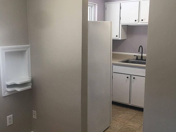 5th image of 1021 Broadview Blvd S APT 7