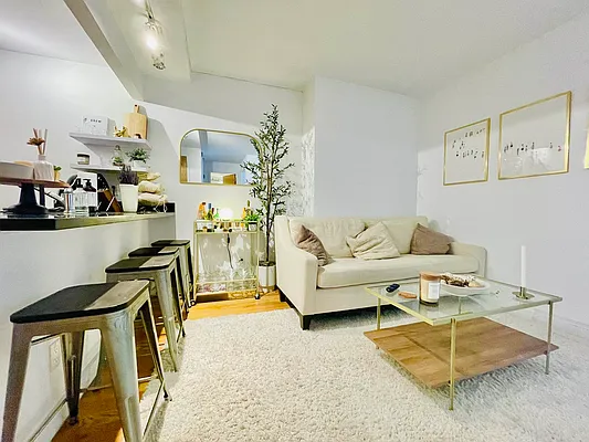 Rented by Metropolitan Property Group | media 26