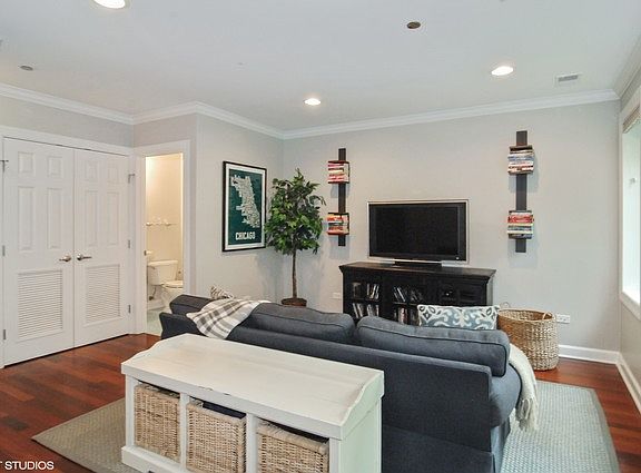 2nd image of 5001 N Lincoln Ave APT 6