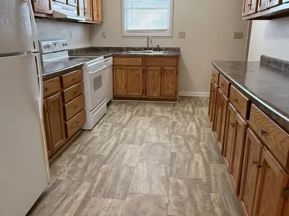 60 Riley Manor Cir, Junction City, KS 66441