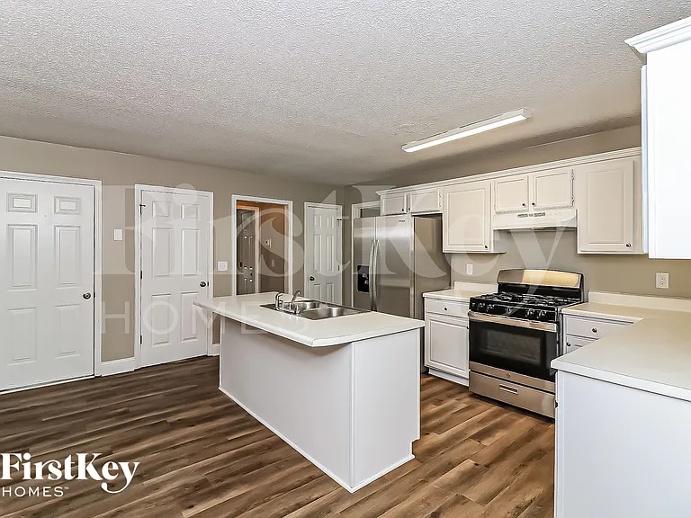 3727 Lockerbie Ln — Photo 10