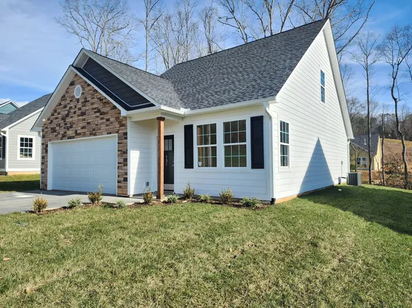 131 Brooks Cove Rd, Black Mountain, NC 28711