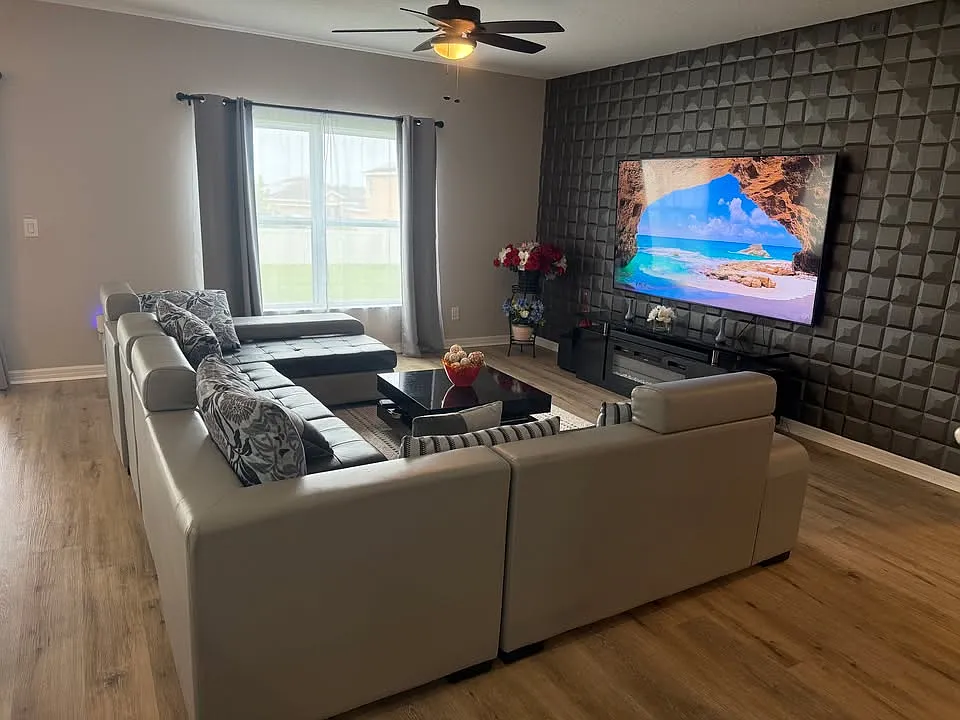 5 bed, 3353 sqft, $895 — Photo 4