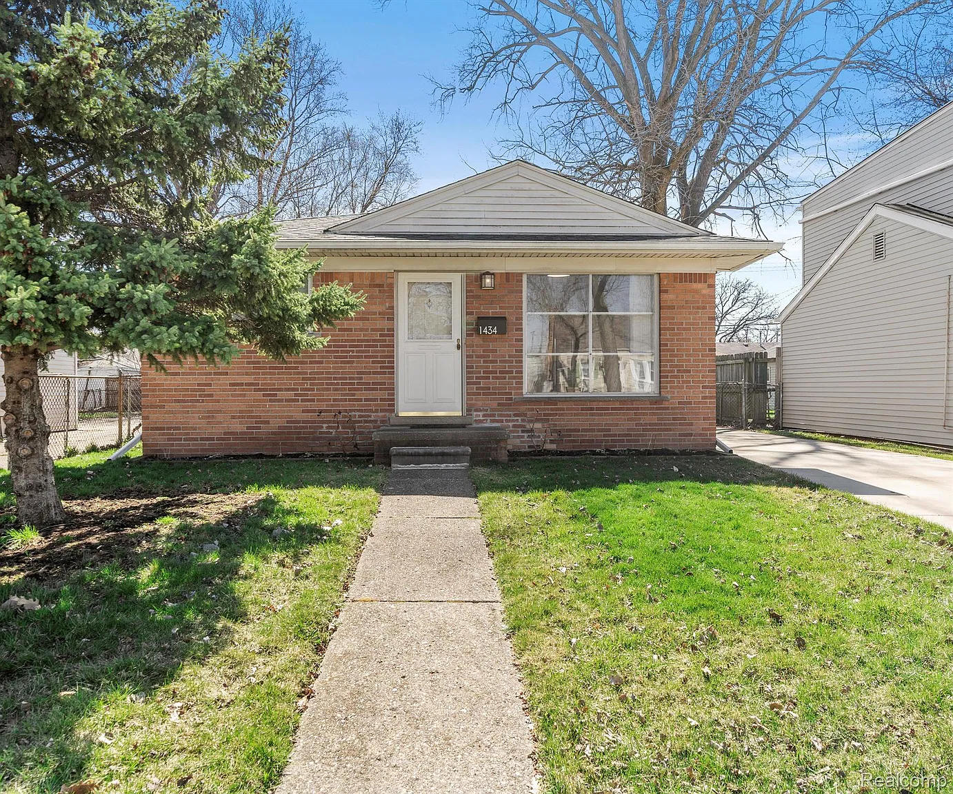 1434 E Woodruff Ave photo 1