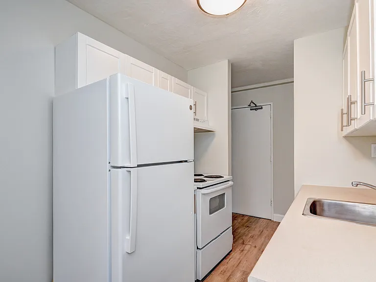 380 Forfar St E — Photo 15