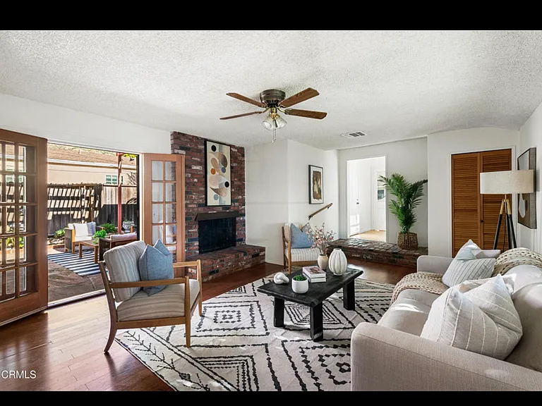 1563 Valencia Ave — Photo 22