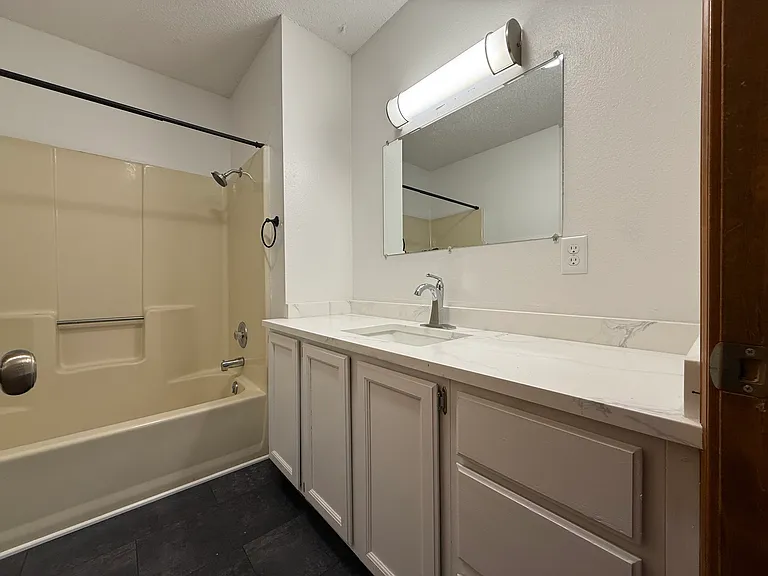 315 E Greenwood St #315 — Photo 8