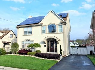 3 Knollwood Rd, Totowa, NJ 07512