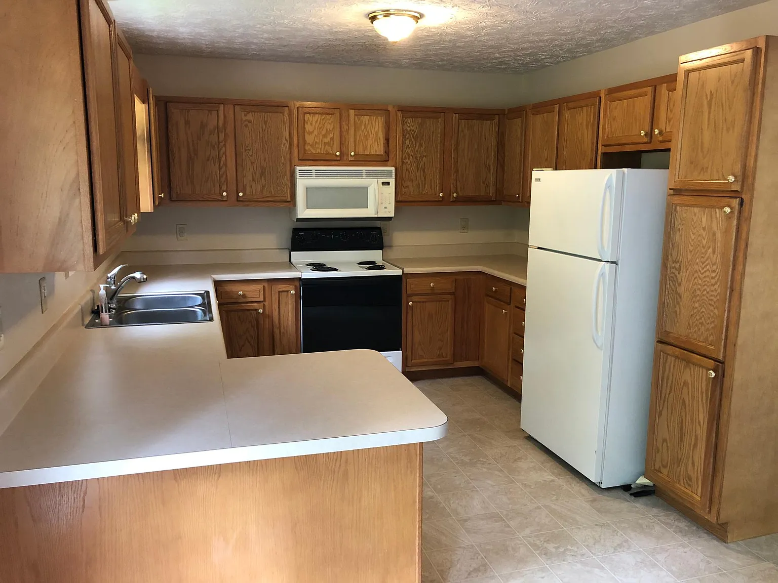 1074 W Vann Rd — Photo 4