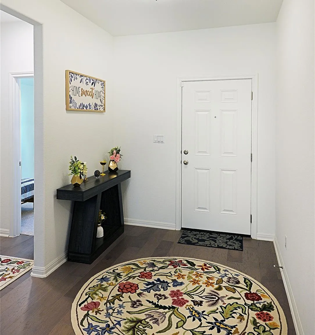 3 bed, 2.0 bath, 1813 sqft, $2,295 — Photo 3
