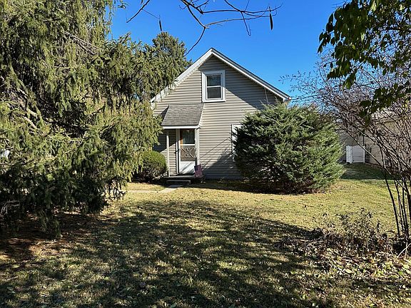 3rd image of 6212 Hutchinson St