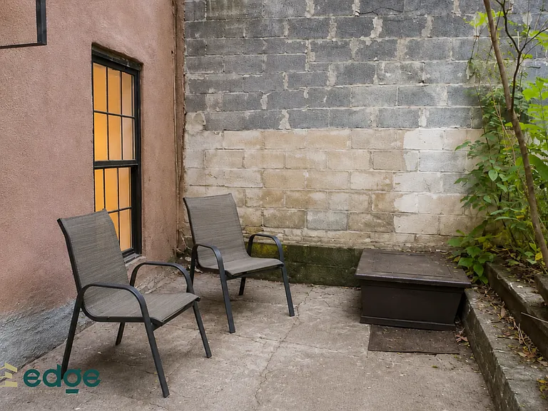 1002 Halsey St #1C — Photo 8
