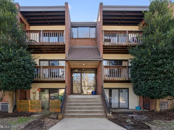 10725 W West Dr #304, Fairfax, VA 22030