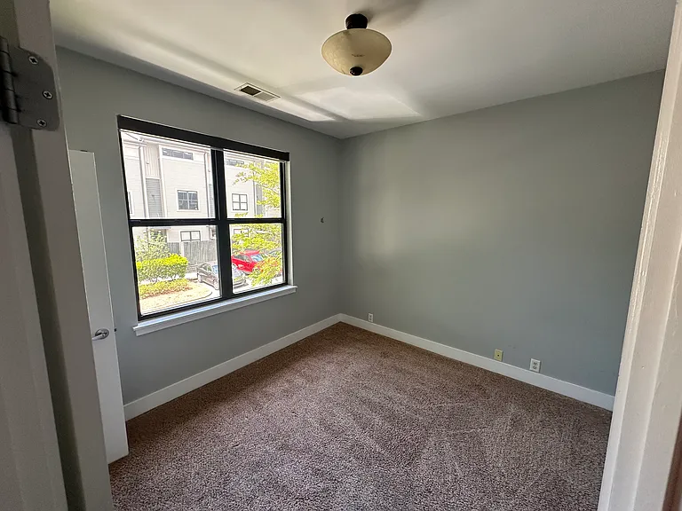 946 E 8th St #946 — Photo 23