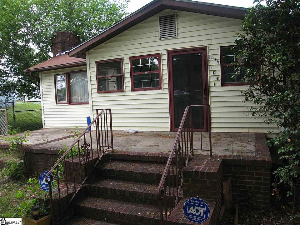 2nd image of 107 Forest St