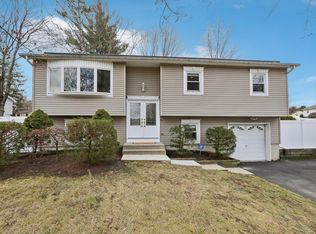 3 Gleason Dr, Thiells, NY 10984
