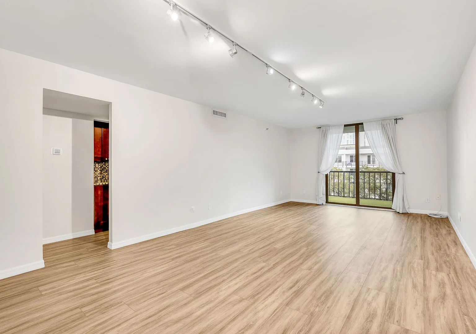 Updated 2-Bedroom Condo Near the Riverwalk — Photo 4