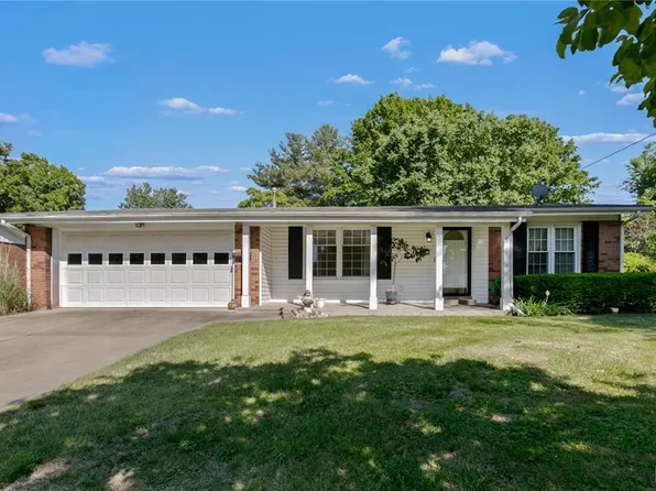 5013 Staten Dr, Godfrey, IL 62035
