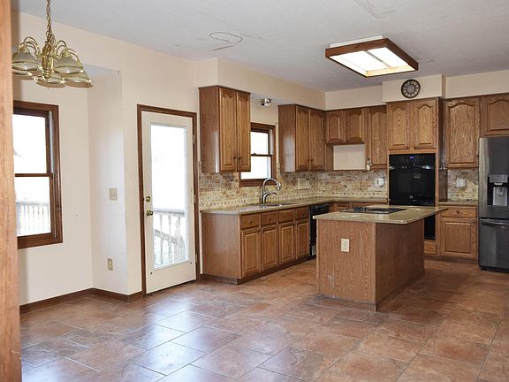 4th image of 1320 Lindenwald Dr