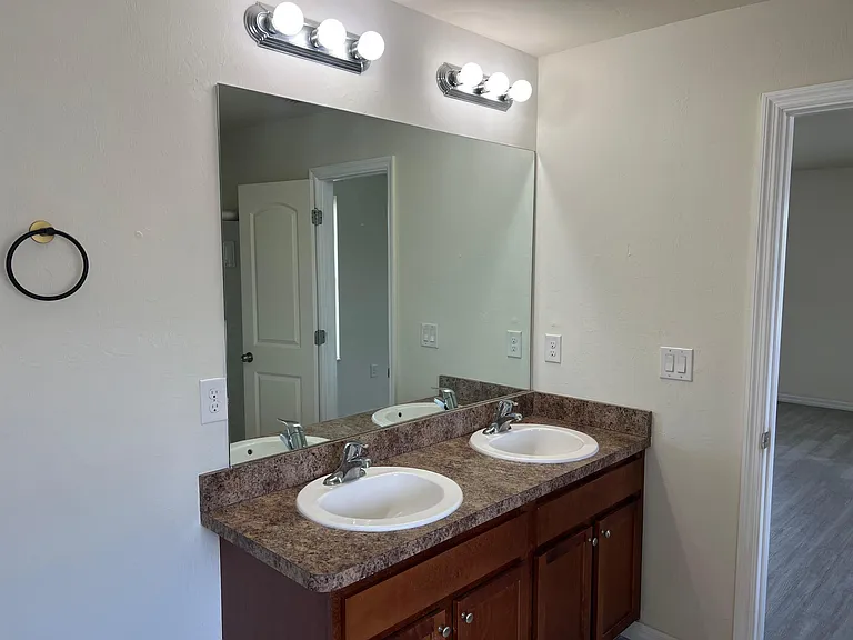 10329 Canal Brook Ln — Photo 8