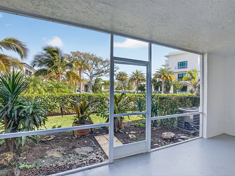 Boca Villas — Photo 48