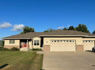 805 Fairway Dr, Pipestone, MN 56164