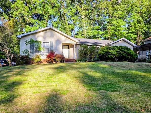 516 Dogwood Ct, High Point, NC 27260