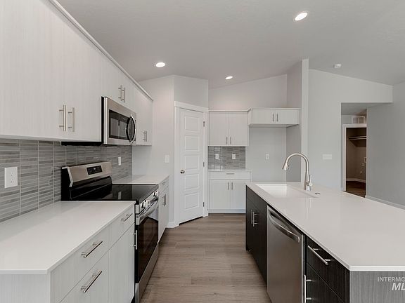 5th image of 850 N Mirror Creek Way