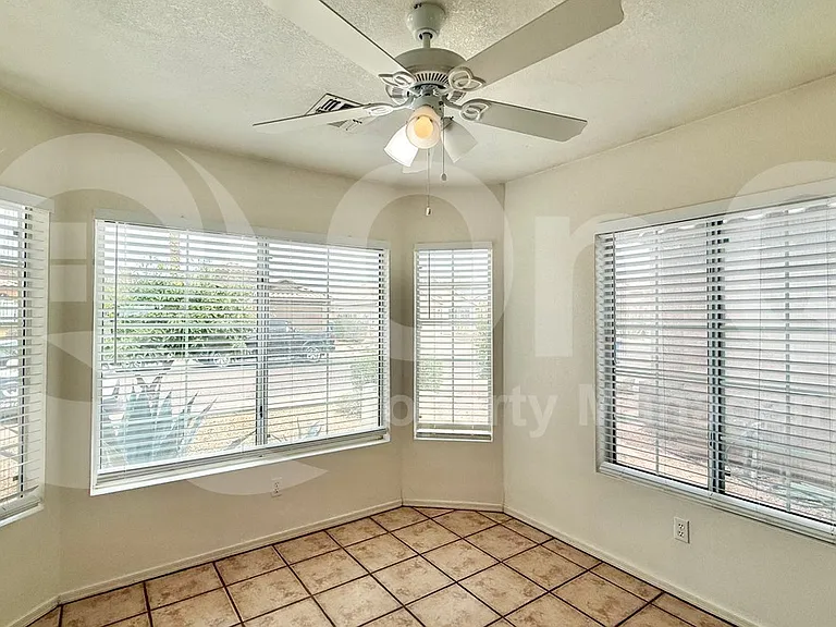 2239 E Morrow Dr — Photo 4