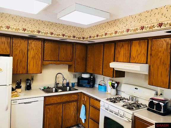3rd image of 381 E Tyrone St