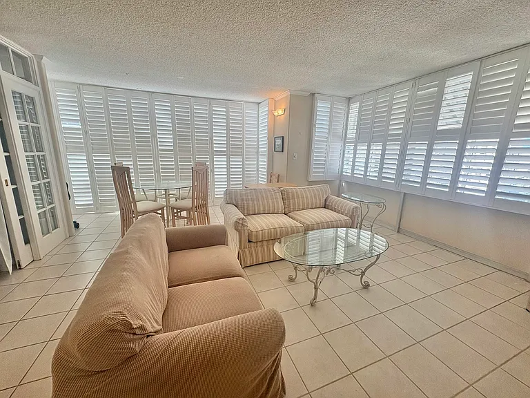 2415 Ala Wai Blvd — Photo 5