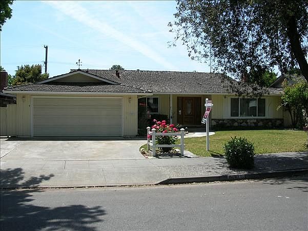 1st image of 1630 Sweetbriar Dr