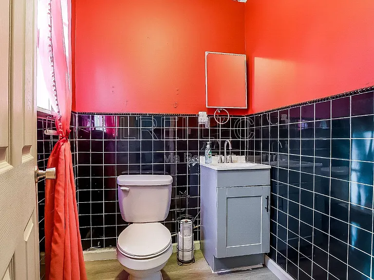 1774 Bolling Ave — Photo 10