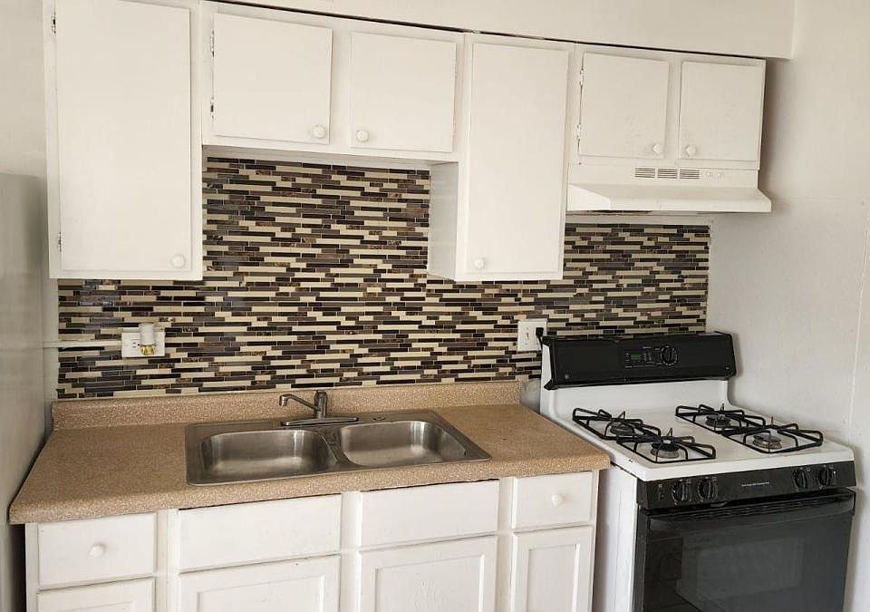 1st image of 2115 Williamsburg Dr