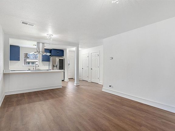 5th image of 158 BAYVILLE DR