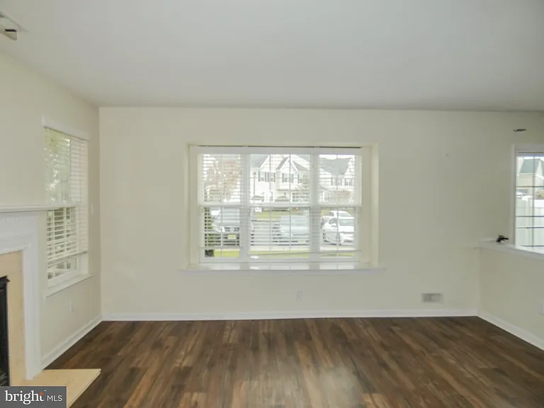 2105 Lexington Mews — Photo 11