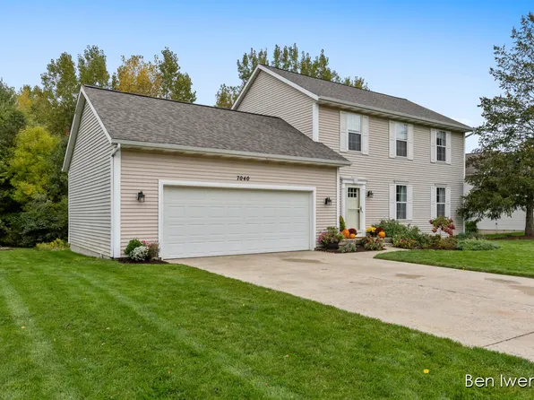 7040 Glencreek Dr SE, Caledonia, MI 49316