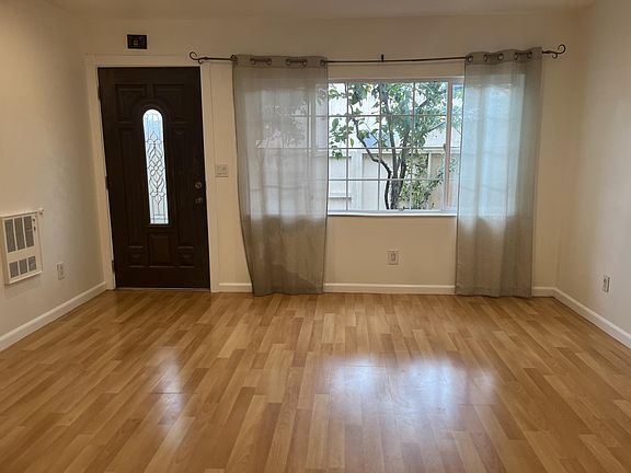 5th image of 2190 Luz Ave