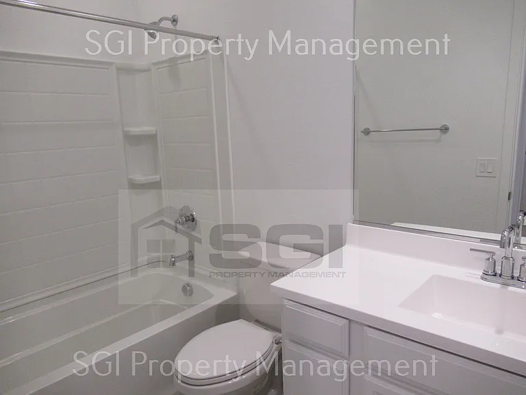 8911 W Bethany Heights Dr — Photo 9