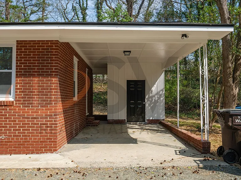 2911 Beechwood Dr — Photo 5