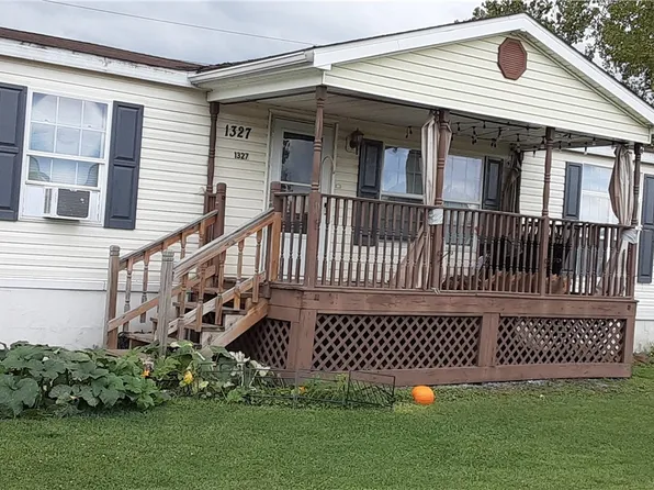 1327 Village Park Dr, Alden, NY 14004