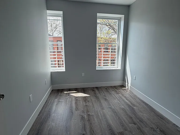 427 Herzl St #2F — Photo 5