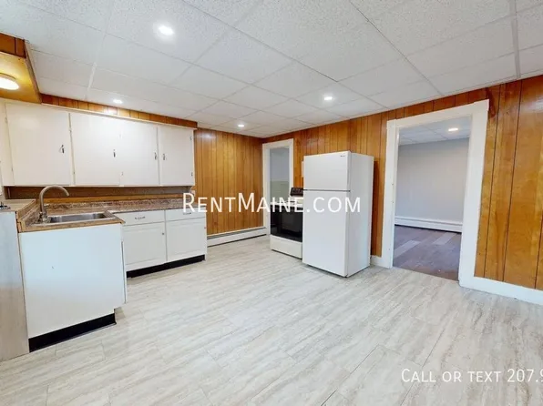131 College Ave APT 4, Waterville, ME 04901