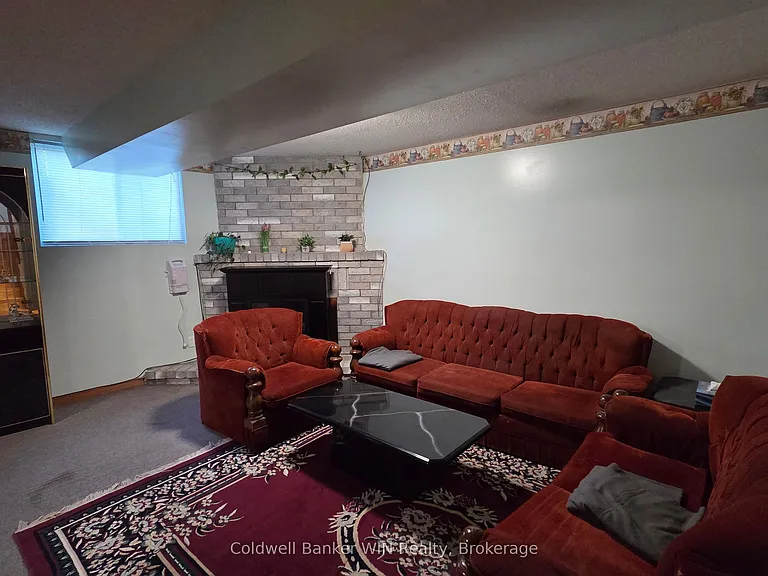 120 Melissa Cres — Photo 12