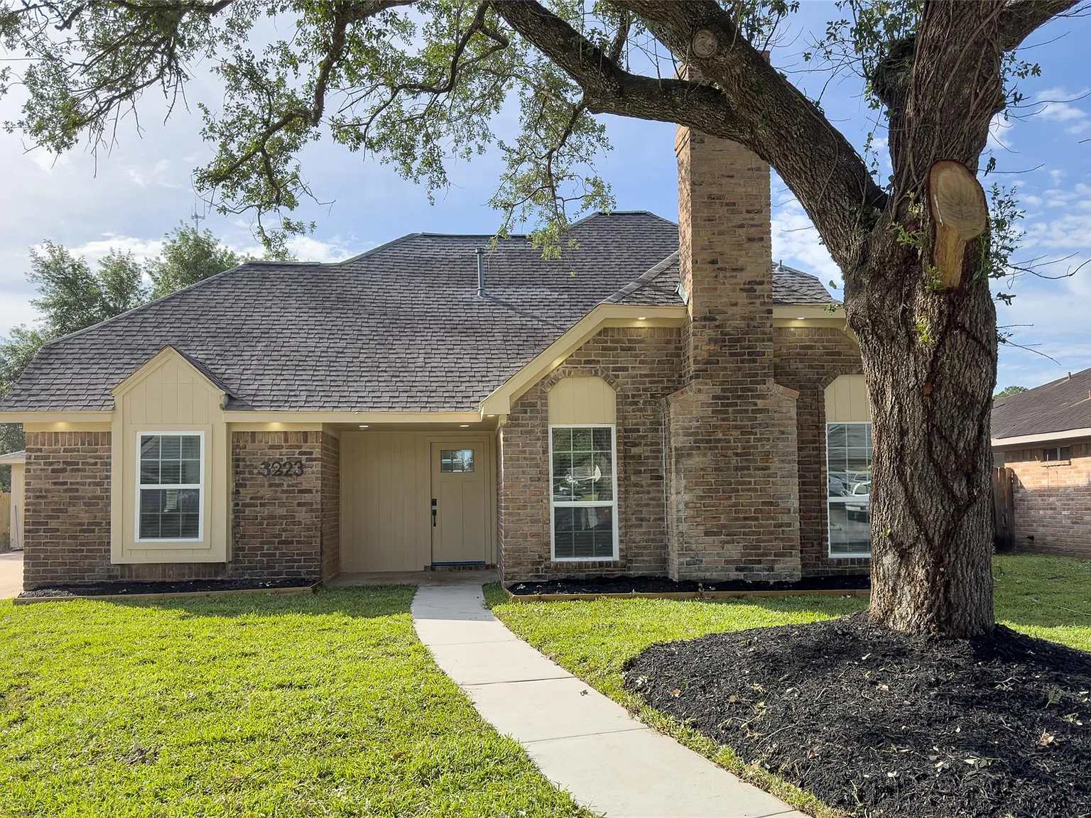 3 bed, 2.5 bath, 1948 sqft, $2,500 — Photo 2